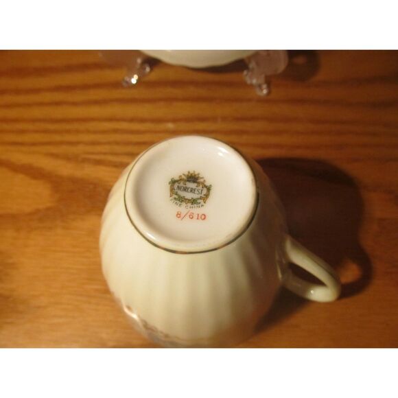 Vintage Norcrest Teacup & Saucer - Picture 2 of 4